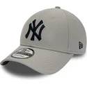 mutzen-gebogen-grau-verstellbares-band-9forty-diamond-era-essential-der-new-york-yankees-mlb-von-new-era