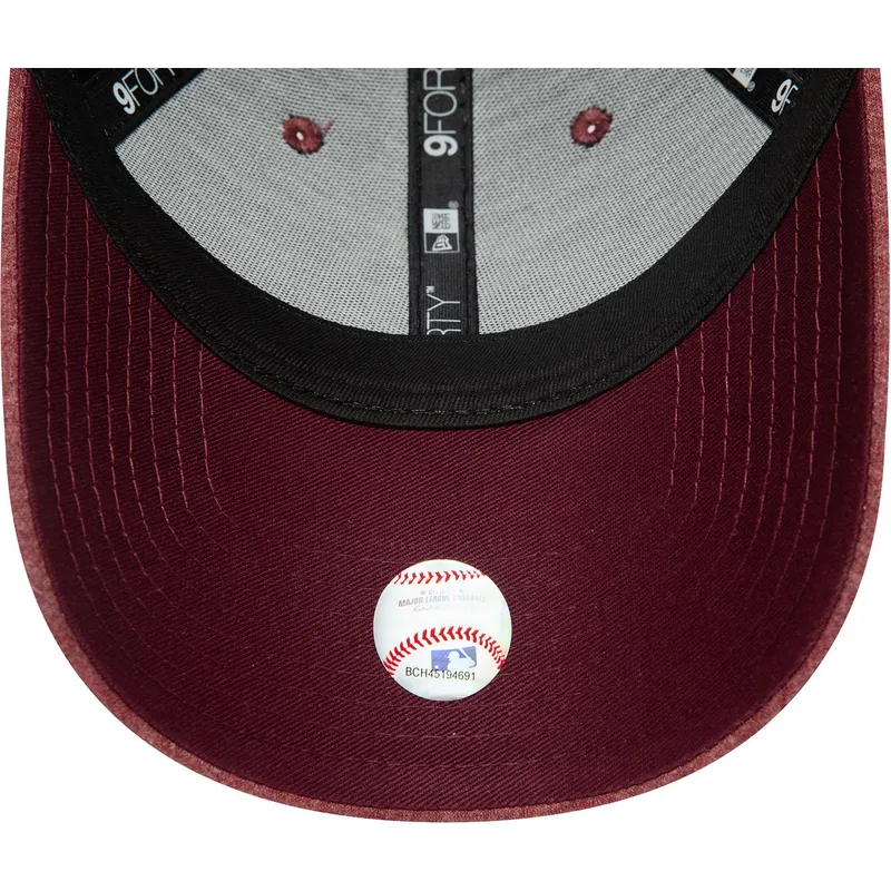 mutzen-gebogen-rot-verstellbares-band-granate-granate-9forty-jersey-essential-der-new-york-yankees-mlb-von-new-era