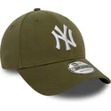 mutzen-gebogen-grun-verstellbares-band-9forty-jersey-essential-der-new-york-yankees-mlb-von-new-era