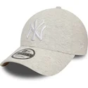 gorra-curva-beige-ajustable-9forty-jersey-essential-de-new-york-yankees-mlb-de-new-era