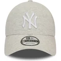 bezowa-regulowana-czapka-z-daszkiem-9forty-jersey-essential-new-york-yankees-mlb-od-new-era