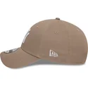 cappellino-regolabile-9forty-league-essential-new-york-yankees-mlb-marrone-chiaro-di-new-era