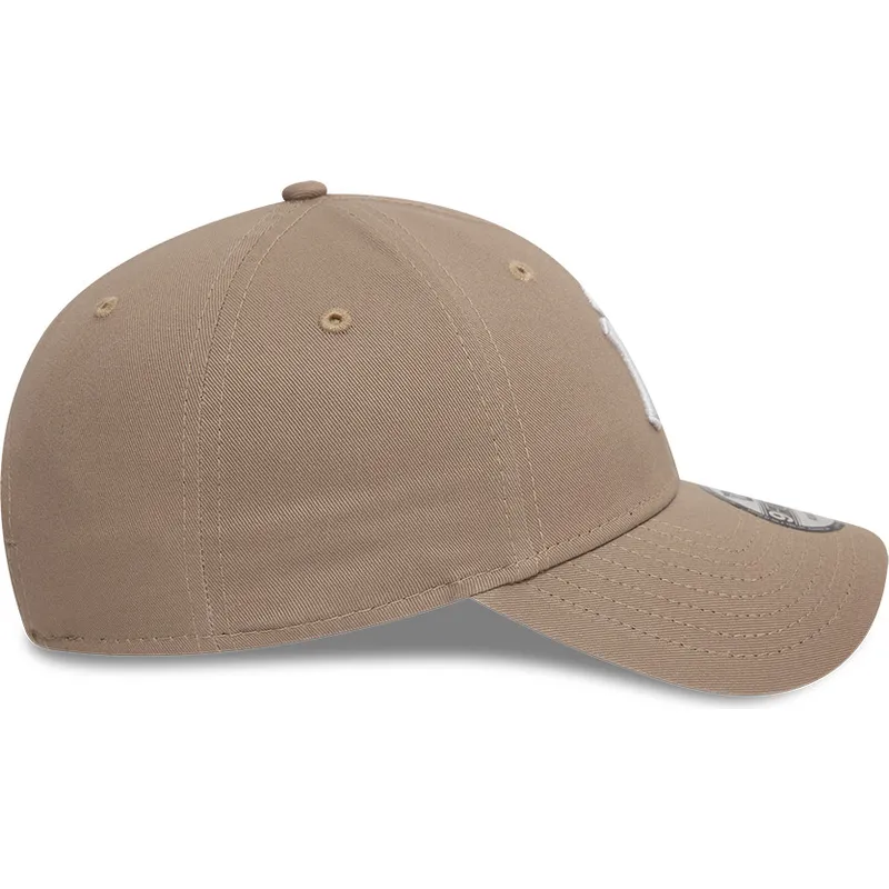 cappellino-visiera-curva-marrone-chiaro-regolabile-9forty-league-essential-di-new-york-yankees-mlb-di-new-era