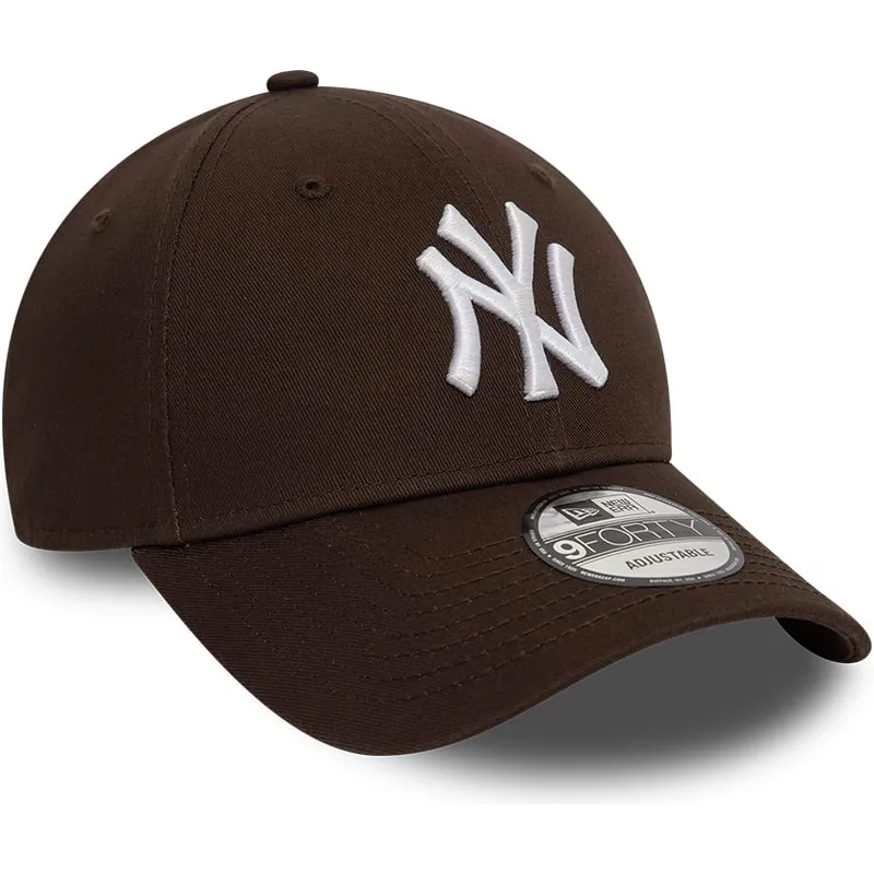 cappellino-visiera-curva-marrone-scuro-regolabile-9forty-league-essential-di-new-york-yankees-mlb-di-new-era