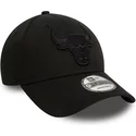 casquette-courbee-noire-ajustable-avec-logo-noir-9forty-essential-chicago-bulls-nba-new-era