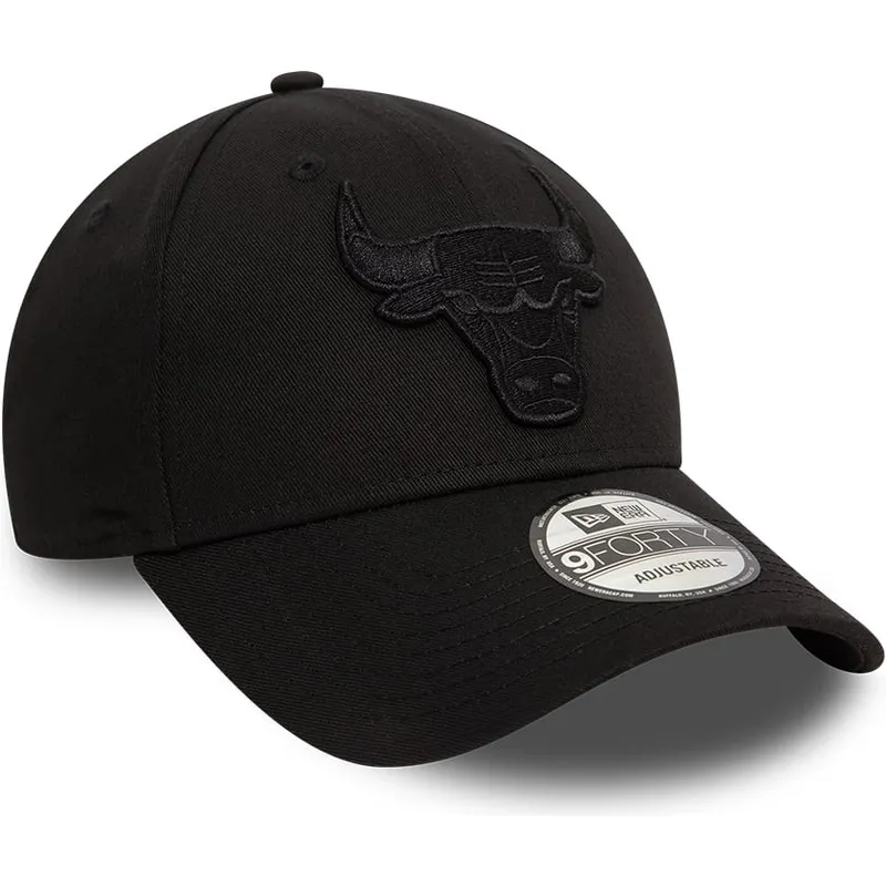 schwarze-verstellbare-curved-cap-mit-schwarzem-logo-9forty-essential-von-chicago-bulls-nba-von-new-era