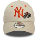 new-era-curved-brim-youth-orange-logo-9forty-graphic-monster-truck-new-york-yankees-mlb-beige-adjustable-cap