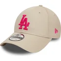beige-verstellbare-kappe-mit-gebogenem-schirm-und-rosa-logo-9forty-league-essential-der-los-angeles-dodgers-mlb-von-new-era
