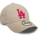 mutzen-gebogen-beige-verstellbares-band-rosa-9forty-league-essential-der-los-angeles-dodgers-mlb-von-new-era
