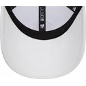 verstellbare-weisse-kappe-mit-gebogenem-schirm-und-rosa-logo-9forty-team-outline-der-new-york-yankees-mlb-von-new-era