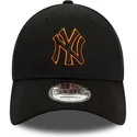 mutzen-gebogen-schwarz-verstellbares-band-9forty-team-outline-der-new-york-yankees-mlb-von-new-era