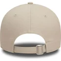 verstellbare-beige-9forty-kappe-mit-gebogenem-schirm-und-animal-infill-der-new-york-yankees-mlb-von-new-era