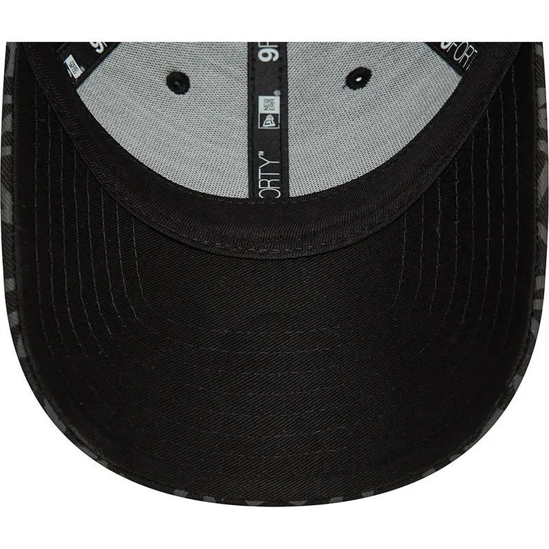 svart-justerbar-kurvad-keps-for-dam-9forty-monogram-fran-new-york-yankees-mlb-av-new-era