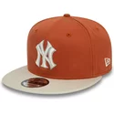 casquette-plate-marron-et-beige-snapback-9fifty-patch-new-york-yankees-mlb-new-era