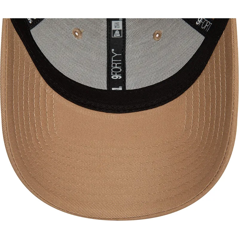 braune-verstellbare-curved-cap-9forty-von-new-era