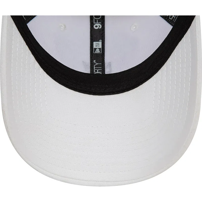 weisse-verstellbare-curved-cap-9forty-von-new-era
