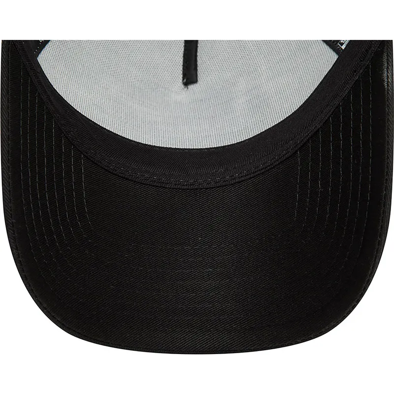 new-era-hot-dog-new-york-a-frame-graphic-schwarz-weisse-trucker-kappe