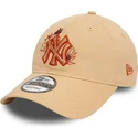 mutzen-gebogen-braun-verstellbares-band-9twenty-floral-der-new-york-yankees-mlb-von-new-era