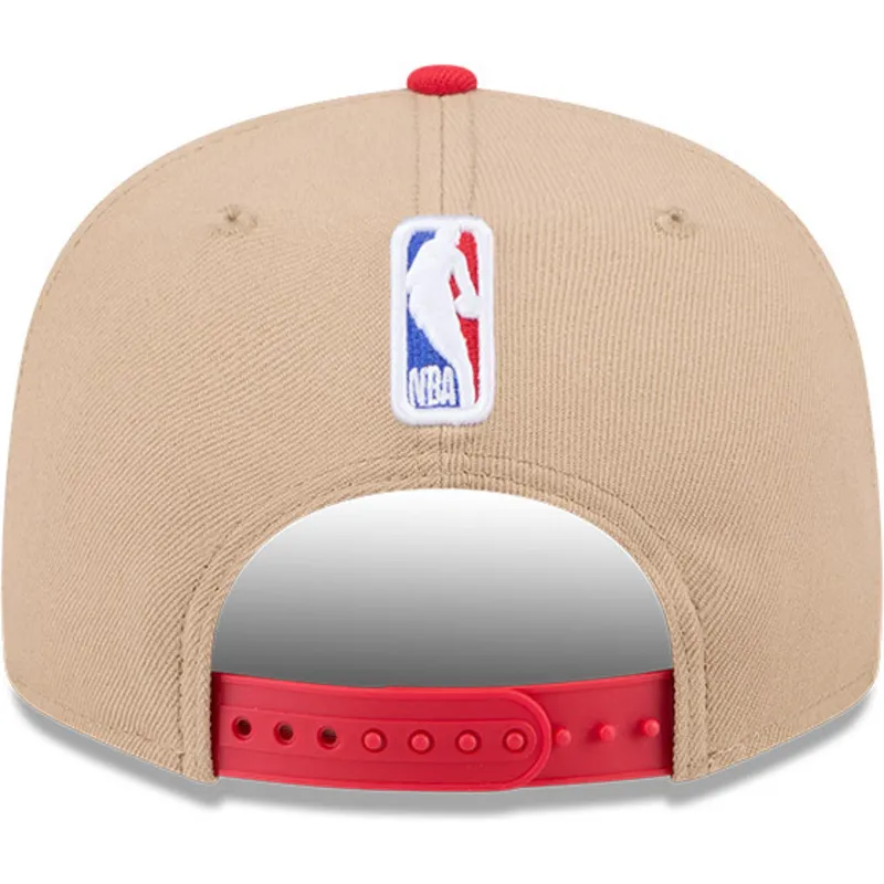 brazowa-i-czerwona-plaska-czapka-snapback-9fifty-draft-2024-chicago-bulls-nba-new-era