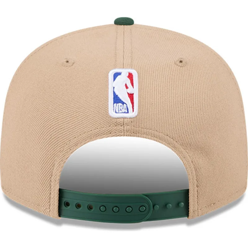 braune-und-grune-flache-snapback-kappe-9fifty-draft-2024-von-milwaukee-bucks-nba-von-new-era