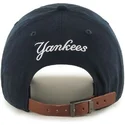 marineblaue-kappe-mit-gebogenem-schirm-und-kleinem-new-york-yankees-logo-mlb-clean-up-von-47-brand