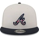 atlanta-braves-mlb-9fifty-4th-of-july-snapback-cap-beige-und-marineblau-von-new-era