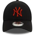 9forty-league-essential-new-york-yankees-mlb-verstellbare-schwarze-kappe-mit-rotem-logo-von-new-era