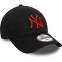 schwarze-verstellbare-curved-cap-mit-rotem-logo-9forty-league-essential-der-new-york-yankees-mlb-von-new-era