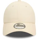beige-verstellbare-kappe-mit-gebogenem-schirm-und-rotem-logo-9forty-essential-von-new-era