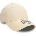 casquette-courbee-beige-ajustable-avec-logo-rouge-9forty-essential-new-era