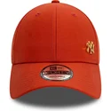 rote-verstellbare-curved-cap-mit-goldenem-logo-9forty-flawless-der-new-york-yankees-mlb-von-new-era