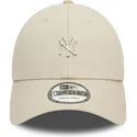 beige-verstellbare-curved-cap-9forty-metallic-pin-der-new-york-yankees-mlb-von-new-era