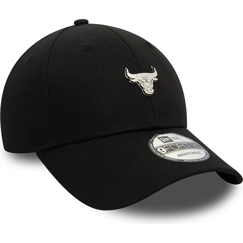 schwarze-verstellbare-curved-cap-9forty-metallic-pin-der-chicago-bulls-nba-von-new-era
