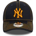 gorra-curva-azul-marino-ajustable-con-logo-naranja-para-nino-9forty-stitch-de-new-york-yankees-mlb-de-new-era