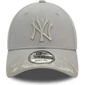 casquette-courbee-grise-ajustable-avec-logo-grise-9forty-flame-new-york-yankees-mlb-new-era