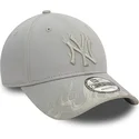 casquette-courbee-grise-ajustable-avec-logo-grise-9forty-flame-new-york-yankees-mlb-new-era