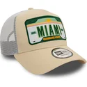 beige-weisse-trucker-kappe-a-frame-license-plate-von-miami-cities-and-beaches-von-new-era