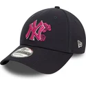 marineblaue-verstellbare-9forty-kappe-mit-rosa-logo-und-flower-icon-der-new-york-yankees-mlb-von-new-era