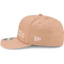 beige-snapback-kappe-mit-gebogenem-schirm-9fifty-seasonal-flower-von-red-bull-racing-formula-1-von-new-era