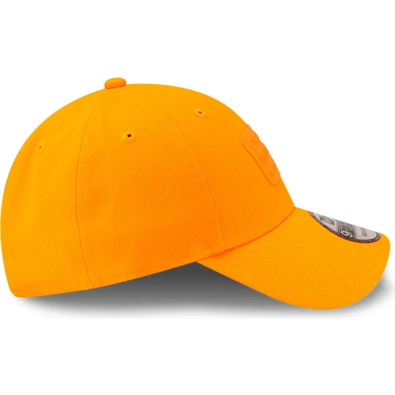 orangefarbene-verstellbare-curved-cap-9forty-neon-von-red-bull-racing-formula-1-von-new-era
