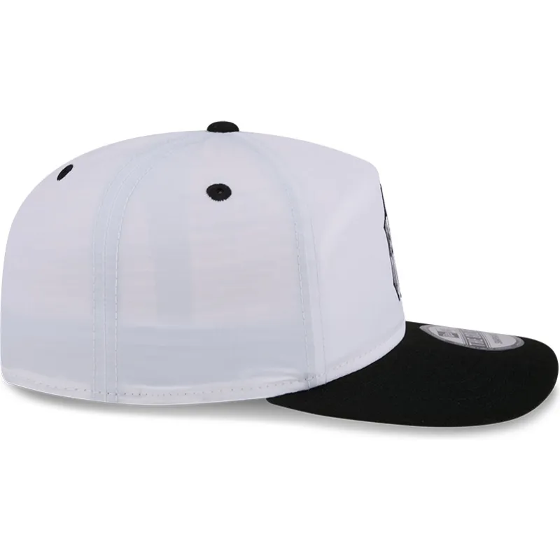 gebogene-weisse-und-schwarze-snapback-kappe-golfer-chrome-logo-von-new-york-yankees-mlb-von-new-era