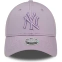 bojd-justerbar-lila-keps-med-lila-logotyp-for-dam-9forty-league-essential-fran-new-york-yankees-mlb-av-new-era