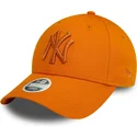 casquette-courbee-orange-ajustable-pour-femme-avec-logo-orange-9forty-league-essential-new-york-yankees-mlb-new-era