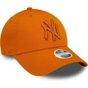 mutzen-gebogen-orange-verstellbares-band-9forty-league-essential-der-new-york-yankees-mlb-von-new-era