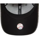 czarna-zakrzywiona-regulowana-czapka-damska-9forty-glitter-new-york-yankees-mlb-od-new-era