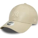 mutzen-gebogen-beige-verstellbares-band-9forty-midi-pu-der-new-york-yankees-mlb-von-new-era