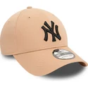 new-era-curved-brim-black-logo-39thirty-league-essential-new-york-yankees-mlb-beige-fitted-cap