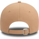 casquette-courbee-beige-ajustable-pour-femme-avec-logo-beige-9forty-league-essential-new-york-yankees-mlb-new-era