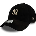 9forty-cord-verstellbare-schwarze-damenkappe-mit-gebogenem-schirm-und-beigem-logo-der-new-york-yankees-mlb-von-new-era