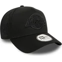 casquette-courbee-noire-snapback-avec-logo-noir-9forty-e-frame-monochrome-los-angeles-lakers-nba-new-era